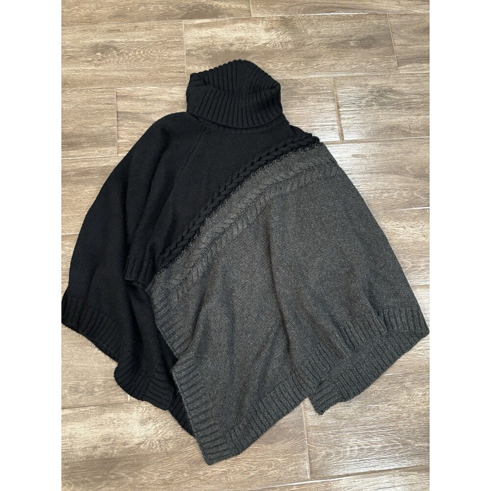 Women’s Turtleneck Poncho Cape Black & Gray Heavy Knit Lagen Look Cozy Size‎ M